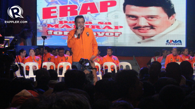 ACCEPT MONEY BUT DON'T SELL YOUR VOTE. Former President Joseph Estrada urges voters in Manila to accept money from his political rivals but vote for him instead. Rappler/Ervin Aroc