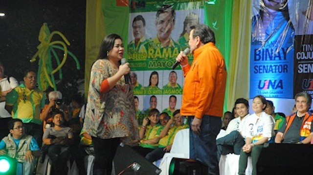 DUET. Marissa Sanchez sings with former President Joseph Estrada. Photo by Maniya Cabangal