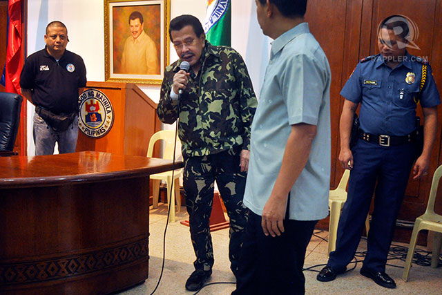 READY TO RUMBLE. Contradicting the sitting President, former president nd now Manila Mayor Joseph Estrada says he will apologize to Hong Kong. File photo by Rappler/Leanne Jazul