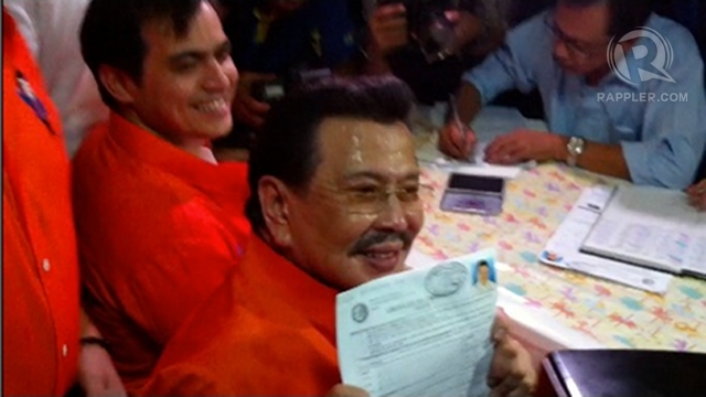 MAYOR AGAIN? Far from retiring, former President Joseph Estrada holds up his certificate of candidacy for mayor of Manila. Photo by Ayee Macaraig 
