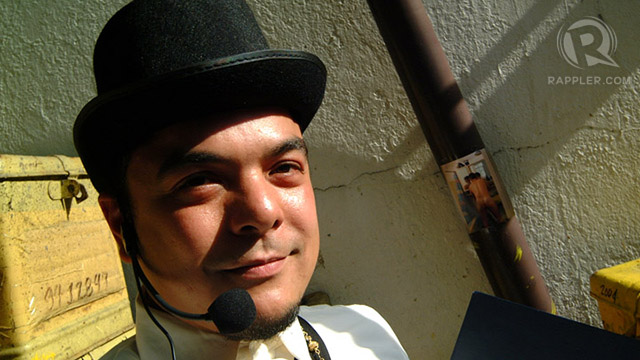 FAMILIAR FACE. Carlos Celdran is the face -- and voice -- of the walking tour of Intramuros. All photos by Andy Maluche