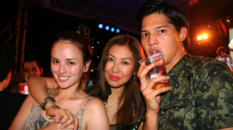 STAR SIGHTINGS: Georginna Wilson, Liz Uy and Borgy Manotoc were spotted in the main stage crowd. Photo by Emil Sarmiento