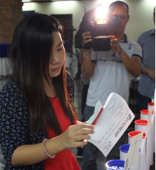 FIELD WORK. The author cast her vote during Timbangan 2013's mock election. Photo by Julianne Leybag