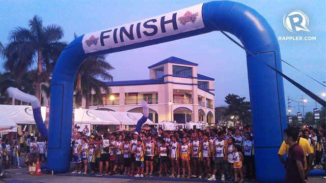 STARTING POINT. Runners get ready for a green race to save the Santa Rosa watershed last April 21. All photos by Rappler/Dionisio Pobar III