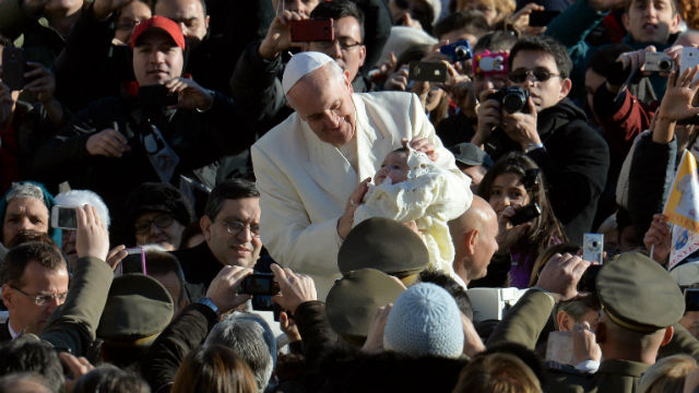 PRO-CHILDREN. Pope Francis blesses a baby as he arrives for his weekly General Audience in St. Peter's square, Vatican City, Wednesday, December 4. Photo from EPA/Ettore Ferrari