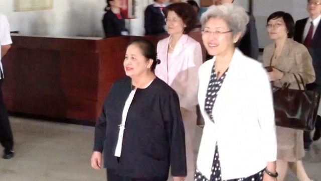 DFA Undersecretary for Policy Erlinda Basilio (L) meets with Chinese Vice Foreign Minister Fu Ying in Manila on Oct. 19, 2012. Screen grab from video footage by Carlos Santamaria