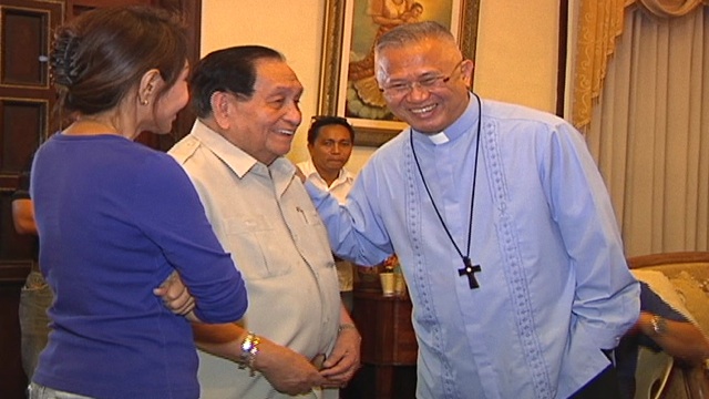 THE VISIT. Cebu Archbishop Jose Palma visits suspended Cebu Governor Gwen Garcia, seen here with her father Pablo. Photo by Ryan Sorote
