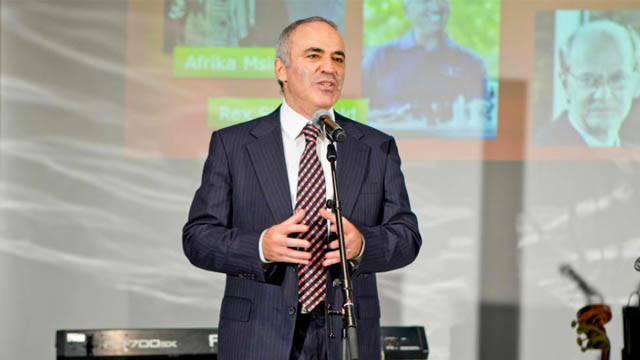 KASPAROV IN MANILA. As part of his Asian Tour, chess legend Garry Kasparov visited the Philippines and campaigned for the FIDE presidency. File Photo from kasparov2014.com