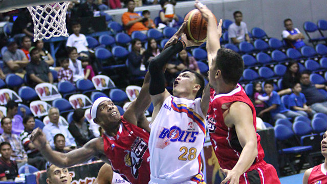 ELECTRIC PERFORMANCE. Gary David explodes for 24 points to propel Meralco past Alaska. Photo by Nuki Sabio/PBA Images