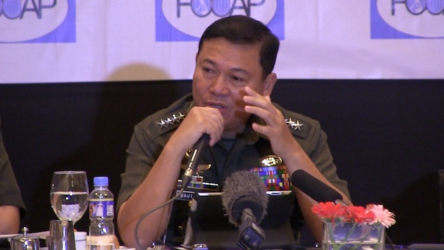 LIKE A BASKETBALL GAME. AFP chief of staff Gen Emmanuel Bautista talks to FOCAP on August 28