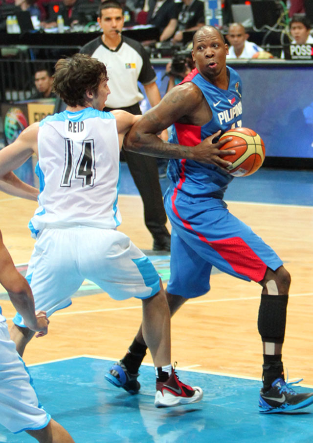 INJURED ACE. Douthit has a bruised calf. Photo by FIBA Asia/Nuki Sabio.