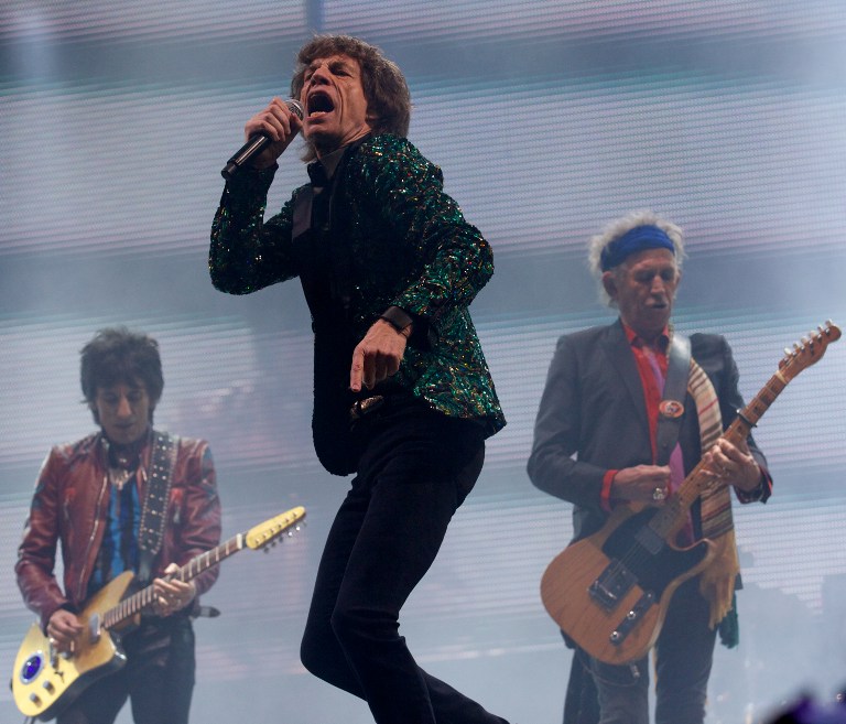 ROCKIN' GLASTONBURY. British musicians Mick Jagger (C), Ron Wood (L) and Keith Richards of the Rolling Stones perform on the Pyramid Stage on the fourth day of the Glastonbury Festival of Contemporary Performing Arts near Glastonbury, southwest England, on June 29, 2013. Photo by  AFP / Andrew Cowie