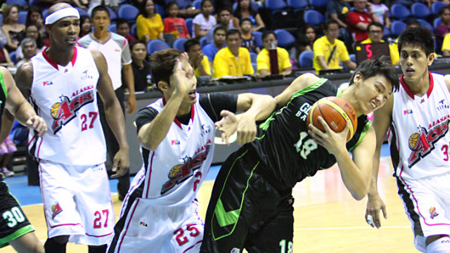 PART AND PARCEL. Justin Chua of GlobalPort and Dondon Hontiveros of Alaska tussle over a loose ball. Photo by Nuki Sabio/PBA Images