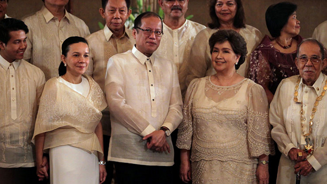 FAMILY TIES. The Poe family has strong ties with the Aquino family, with Susan Roces considering Cory Aquino a friend. File photo by Malacañang Photo Bureau