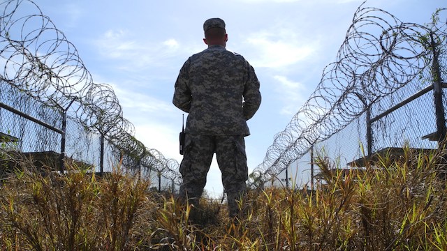 GUANTANAMO. In this file photo, a US soldier stands on the grounds of the now closed Camp X-Ray in Guantanamo Bay, Cuba, 22 August 2013. EPA/Johannes Schmitt-Tegge