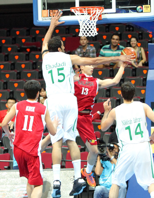 NO ENTRY. Haddadi and Iran have been unforgiving so far. Photo by FIBA Asia/Nuki Sabio.
