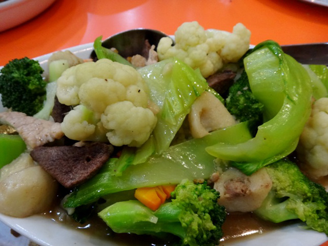 STIR-FRIED CHOPSUEY. Stir-frying is one way of cooking with less oil. All photos by Rhea Claire E. Madarang