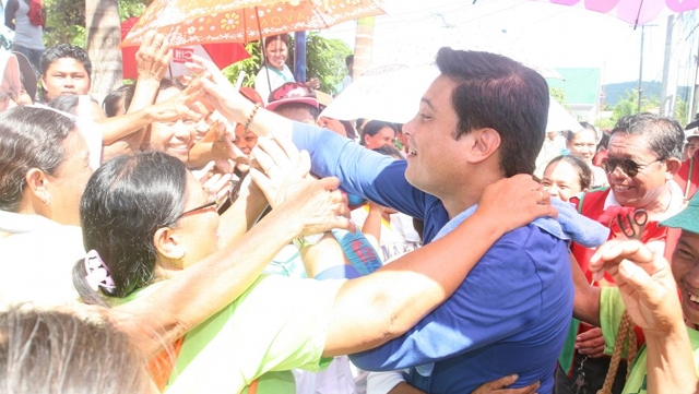 ‘SHORT OF HEART ATTACK.’ Resigned Sen Migz Zubiri says he is doing everything physically possible “short of a heart attack” to make it to the top 12. File photo from Zubiri’s Facebook page 