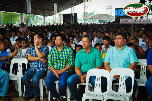 HIGH PROFILE. Cavite Gov Jonvic Remulla (3rd from left) himself attends a Kabayan Ko, Kapatid Ko event in his province. File photo from Kabayan Ko, Kapatid Ko's Facebook page