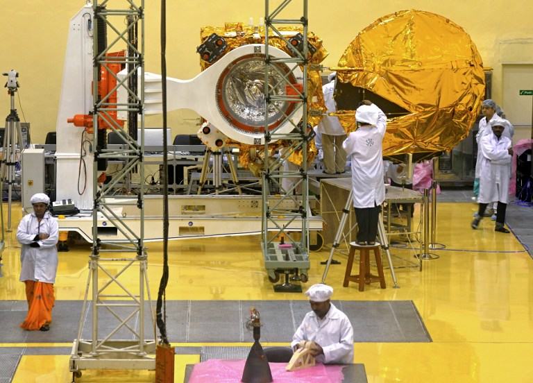 PREPPING FOR LAUNCH. In this file picture taken on September 11, 2013, scientists and engineers work on a Mars Orbiter vehicle at the Indian Space Research Organisation's (ISRO) satellite centre in Bangalore in Bangalore. AFP / Files / Manjunath Kiran