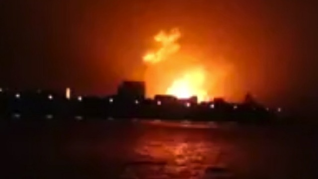 FIRE AT THE DOCK. This frame grab taken from video footage provided by Indian broadcaster NWS early on August 14, 2013, shows a fire at the Indian Naval Dockyard in Mumbai. AFP/NWS