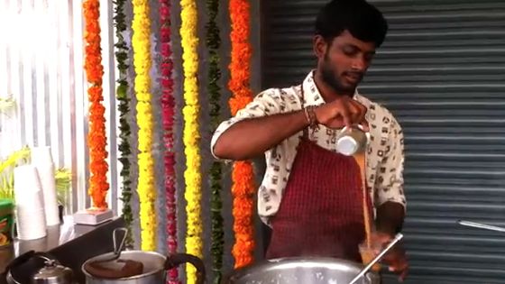 AN INDIAN TEA VENDOR prepares tea the traditional way. Screen grab from YouTube (Joshu Thomas)