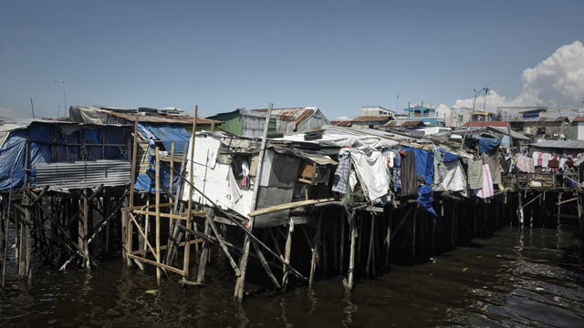 MASSIVE RESETTLEMENT. To declog waterways in Metro Manila, the Aquino administration starts a massive resettlement project to move around 60,000 informal settlers situated along major waterways. Photo from Shutterstock