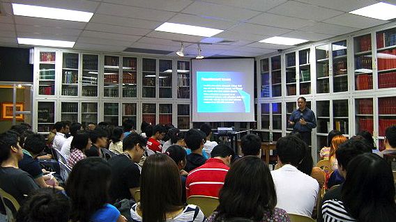 PROF. NESTOR T. CASTRO GIVES a talk on the cultural attachment of indigenous peoples to their ancestral lands. Photo by Ime Morales