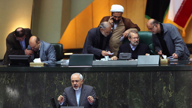 NUCLEAR DISCUSSION. Iranian Foreign Minister Mohammad Javad Zarif (bottom) speaks during parliament session as parliament members talks to Parliament Speaker Ali Larijani (Top, 2-R) in Tehran, Iran, 27 November 2013. Abedin Taherkenareh/EPA