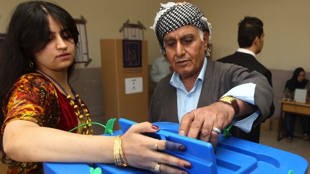 KURDS DECIDE. An Iraqi Kurdish man casts his ballot during the Kurdistan's legislative election at a polling station on September 21, 2013 in the northern Kurdish city of Arbil. AFP/Ahmad al-Rubaye