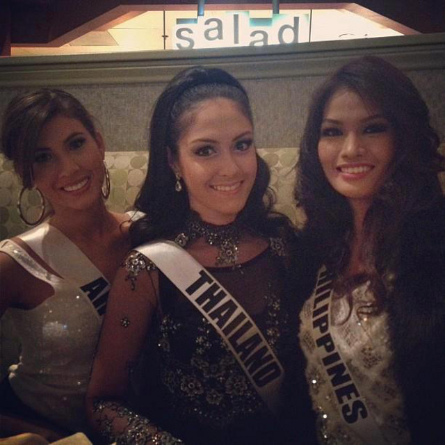 Janine with Miss Aruba Liza Helder and Miss Thailand Nutpimon Farida Waller