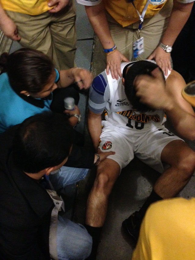 DOWN ONCE MORE. Teng crumbled in pain. Photo by Rappler/Josh Albelda.
