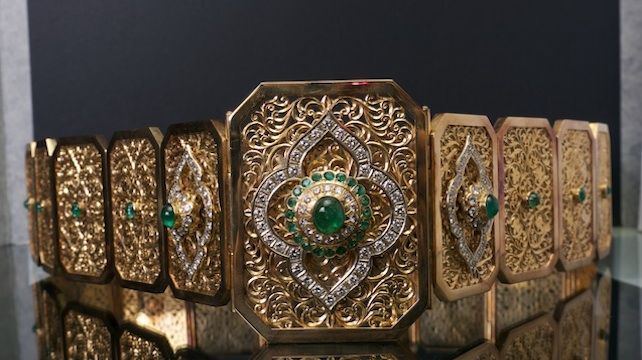 18K GOLD AND DIAMOND BRACELET designed as twenty pierced gold & diamond with 420 circular-cut diamonds. $4,000-6,000