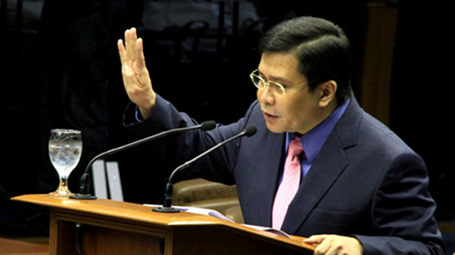 'OPEN DEFIANCE.' Election lawyer Romulo Macalintal criticizes Estrada's PDAF realignment to Manila, Caloocan and Lla-lo in Cagayan, saying it was tantamount to post-enactment intervention in the budget. File photo by Albert Calvelo/Senate PRIB