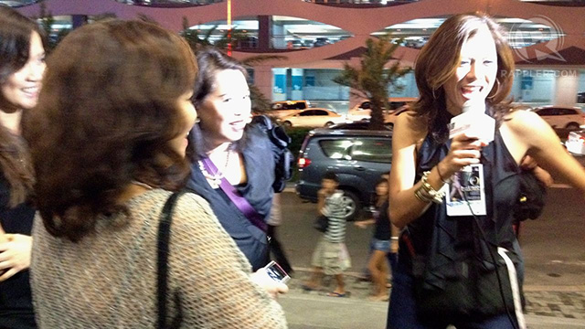 GMA's Suzi Abrera interviewing JLo fans before the concert