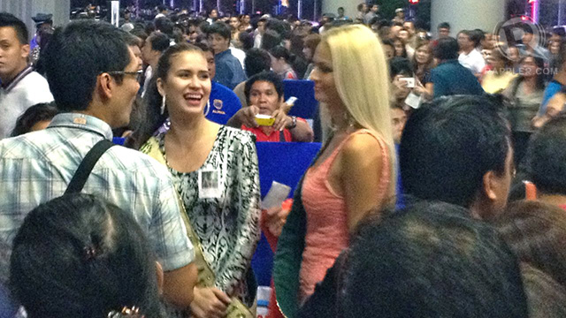 Miss Earth's Stephany Stefanowitz and Tereza Fajksova entering the venue