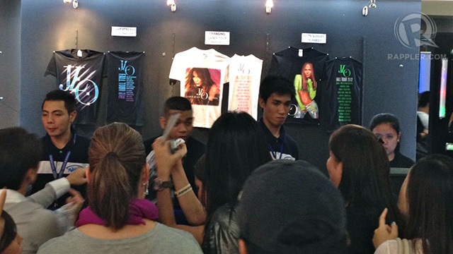 Fans waiting to buy JLo merchandise