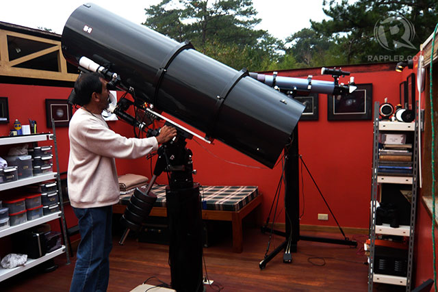 THE TOOL. Nassr inside his personal observatory in Baguio. Photo by Rappler/Dave Leprozo Jr.