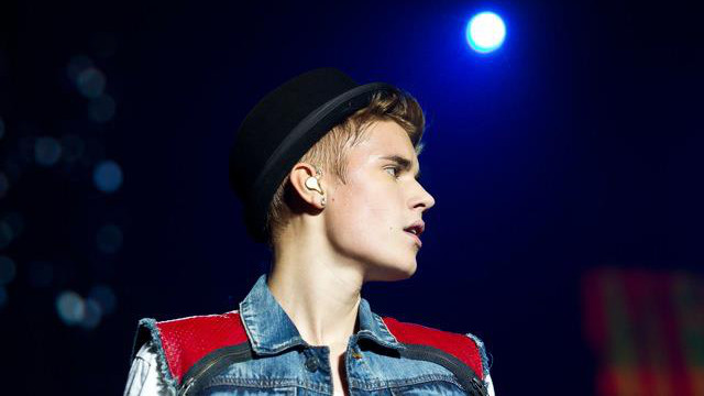 CERTIFIED TWITTER STAR. Justin Bieber now has 33,371,792 Twitter followers. Photo from the Justin Bieber Facebook page