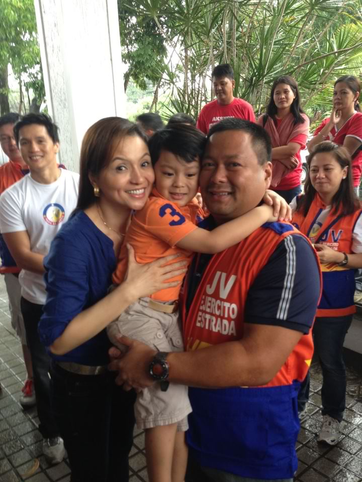 'VERY DIFFICULT.' San Juan Rep JV Ejercito says it is very difficult to balance family time with campaigning. In this photo, wife Cindy Lotuaco, and their son Julio Jose join him on the campaign trail. Photo from Ejercito's Facebook page. 