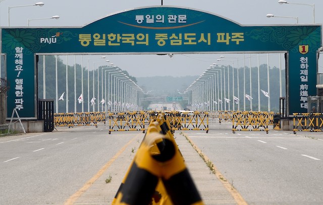 BORDER SECURITY. A view of the border checkpoints at the Military Demarcation Line (MDL) near the demilitarized zone (DMZ) in Gyeonggi province, South Korea, 07 June 2013. Photo by EPA/Jeon Heon-Kyun
