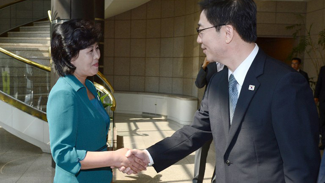 MEETING OFF. North Korean chief delegate Kim Song-Hye (L) shakes hands with her South Korean counterpart Chun Hae-Sung (R) before the inter-Korean working-level talks in the demilitarized zone dividing the two Koreas on June 9, 2013. The talks were meant to set the stage for high-level discussions but the South said Tuesday that these were cancelled. File photo from the South Korean Unification Ministry/AFP