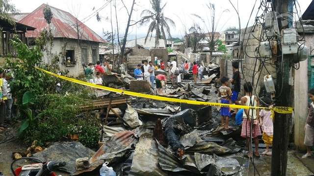 DISPLACED. An abandoned lamp caused the fire that razed 32 homes. Photo by Richard Falcatan/Rappler