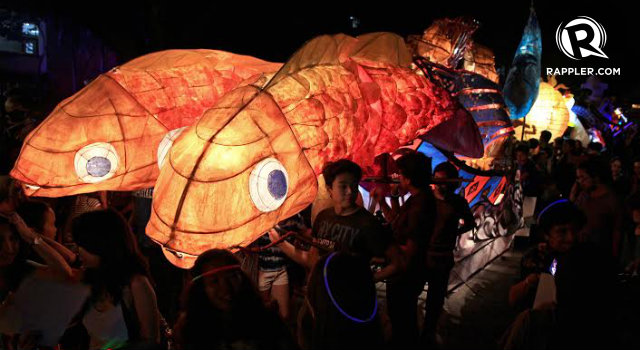 DREAM-LIKE. Beautiful lanterns get their spotlight at the UP lantern parade. Photo by Rappler/Franz Lopez 