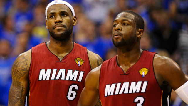 BROTHERS. Teammates no more, Dwyane Wade (R) considers LeBron James (L) his brother.  FIle photo by Larry W. Smith/EPA