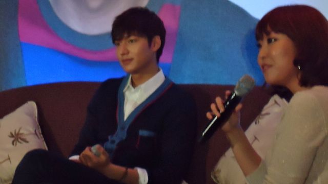 LIKE A VACATION. Lee Min Ho appreciates the warmth of the Philippines — literally