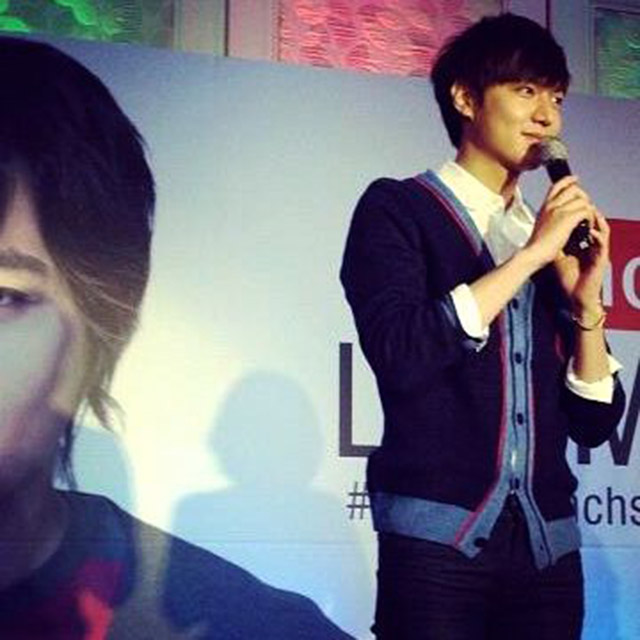SMIZE! Lee Min Ho at the press conference where he met the Pinoy press for the first time. Instagram photo by Karen Jardenil
