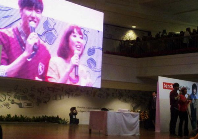TWEETED BY @AYALAMALLS: A screen made Lee Min Ho and Sam Oh larger than life for the benefit of all the fans who came
