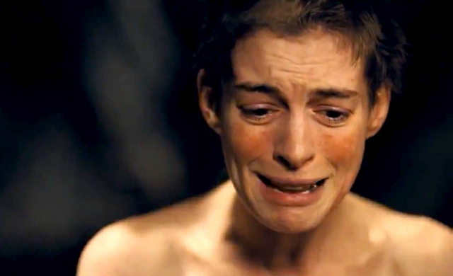 CRYING HER LUNGS OUT. Anne Hathaway gives her all while delivering ‘I Dreamed a Dream’