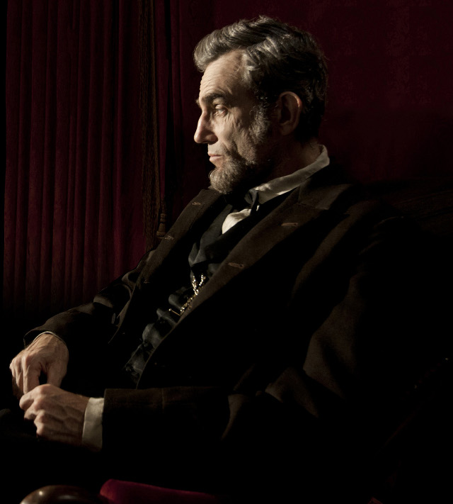 LINCOLN'S TROUBLES SET A NATION'S COURSE. Daniel Day-Lewis plays one of the America's greatest presidents